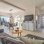 Villa Veluana Apartment 3 With A Balcony
