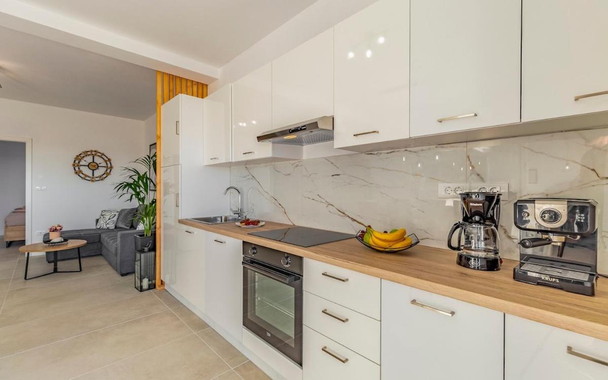 Apartman Veluana 3 With A Balcony *