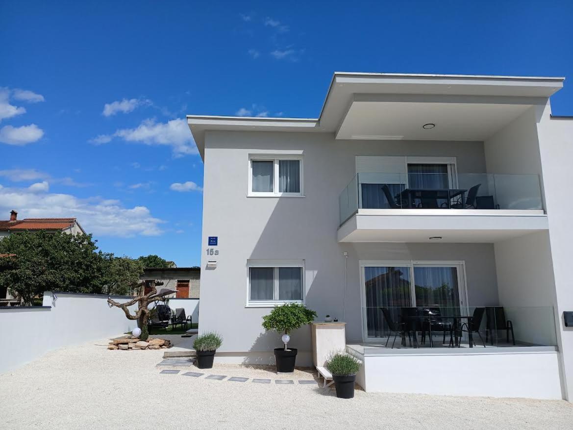 Apartment Veluana 3 With A Balcony Pula
